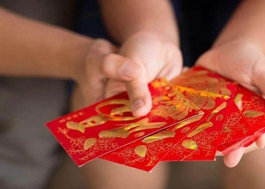 眷注员工怙恃，，，为员工怙恃设置眷注金制度